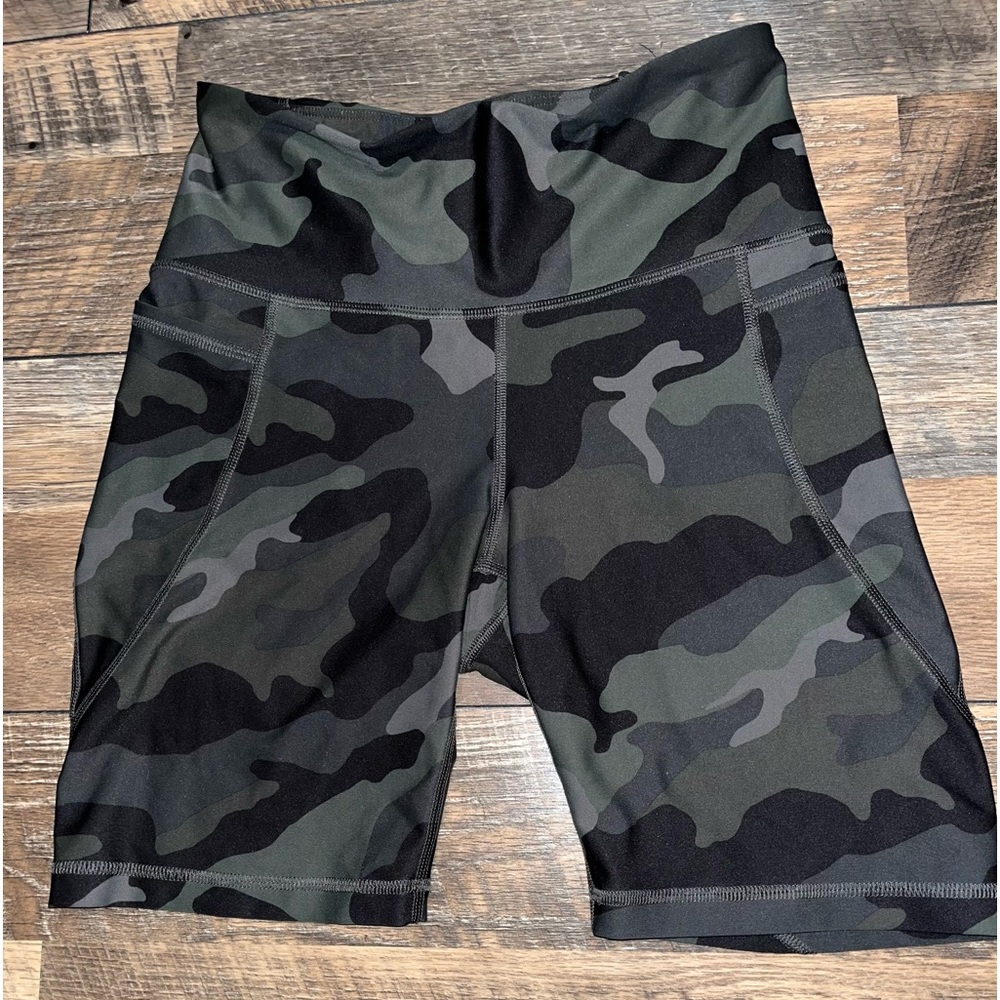 Old Navy Active Women’s Shorts